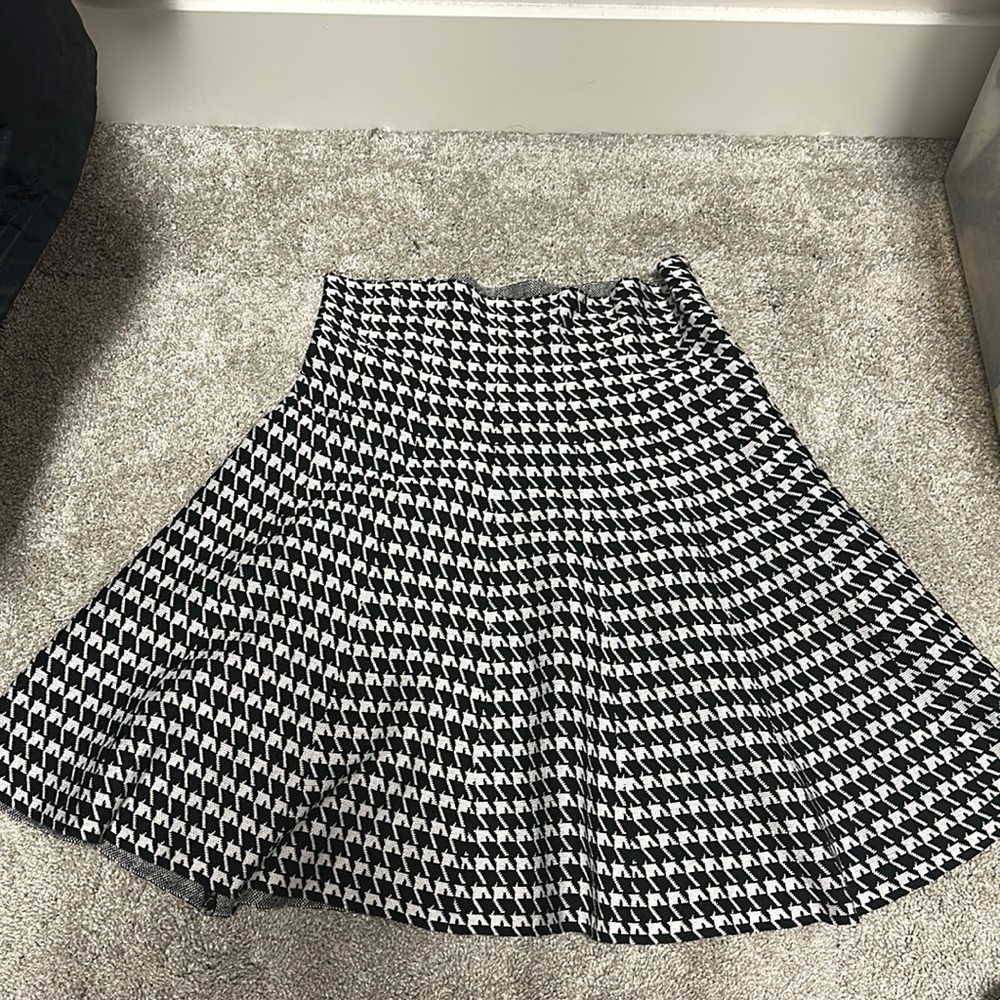 Formula Joven skirt size 40 EU or L (size 10)
